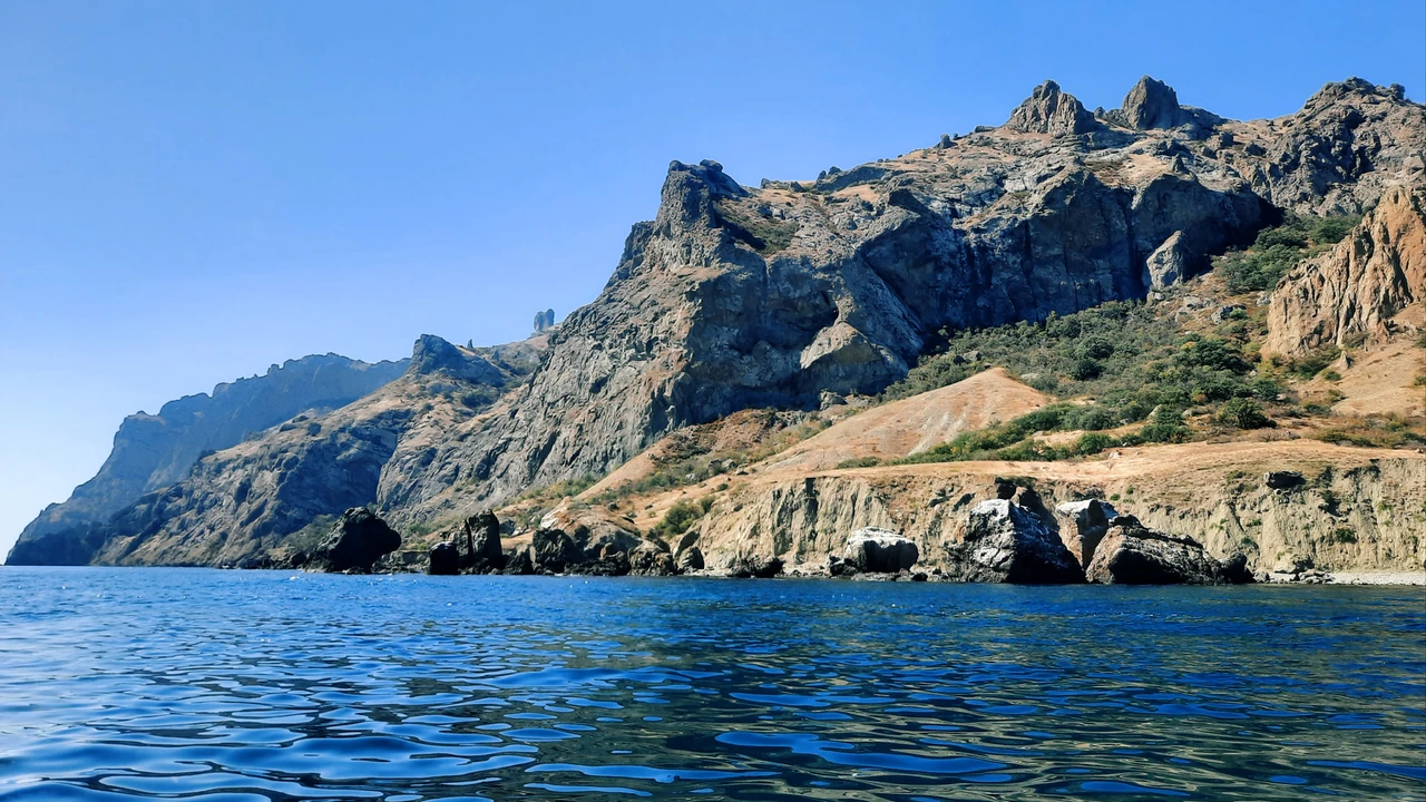 Скалы Карадага с моря