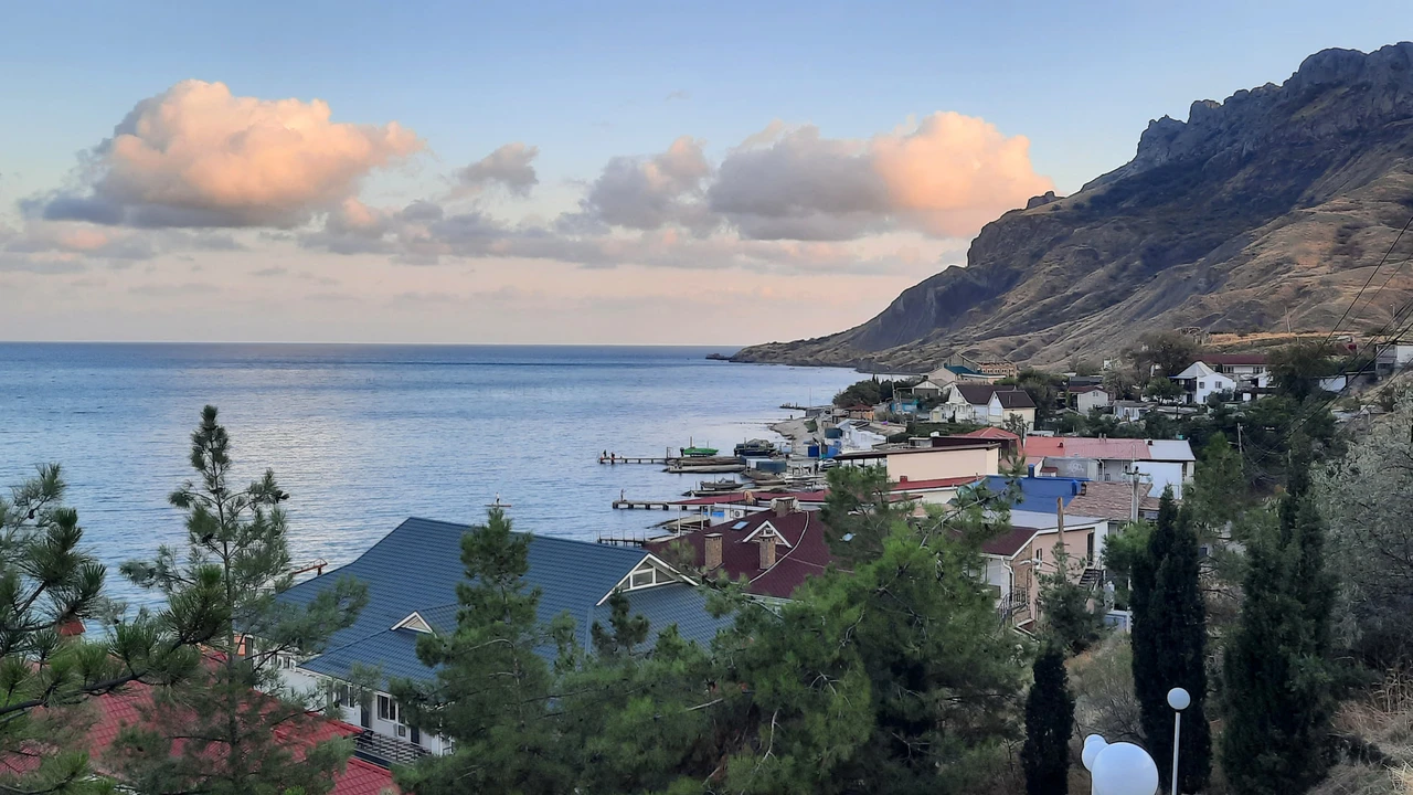 Вечерняя панорама Коктебеля