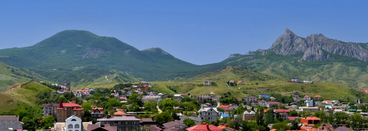 Панорама Коктебеля и гор